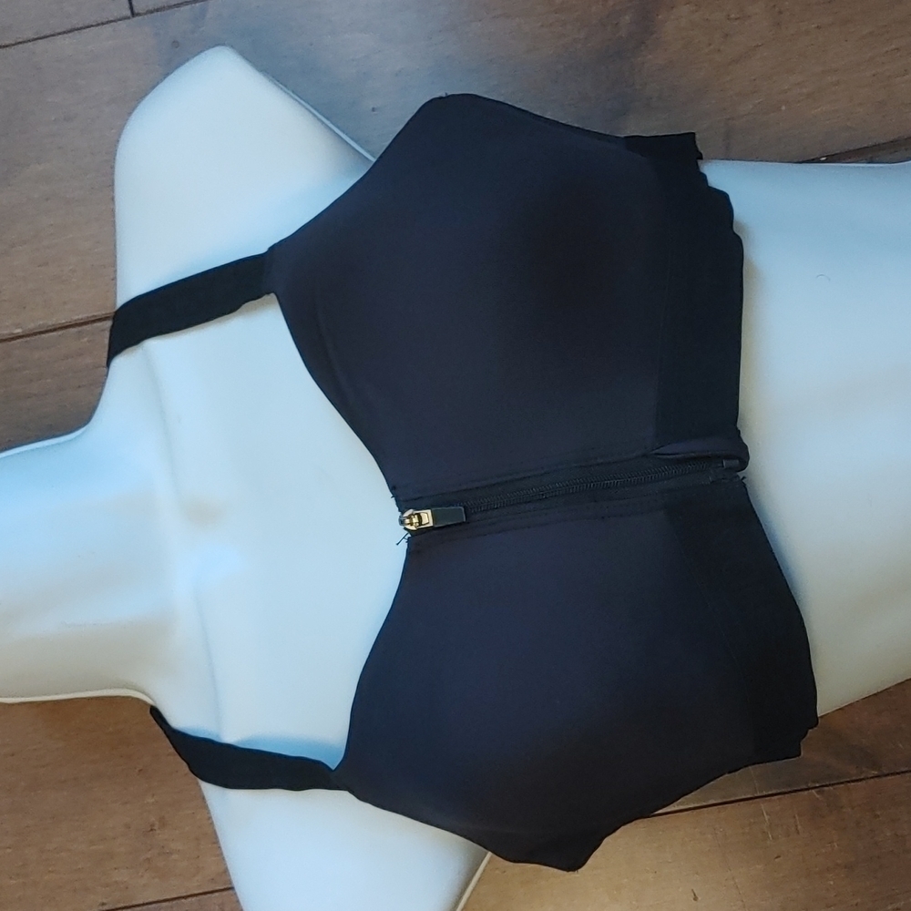 Kendall and Kylie Sport Bra black size Small